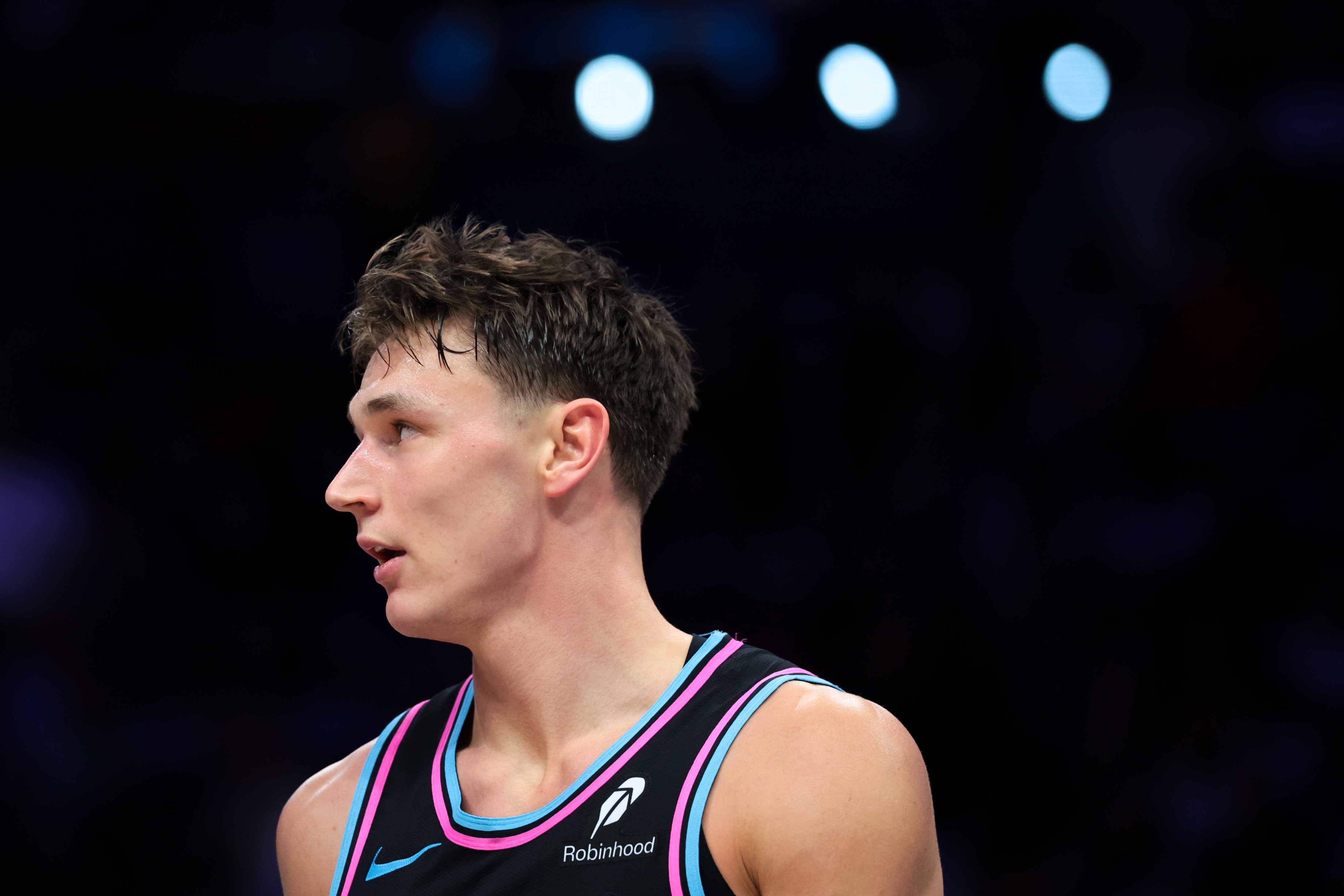 蓝鲸体育app-斯波：拉松一直在成长 攻防两端带来了冲击力他的能量很有感染力