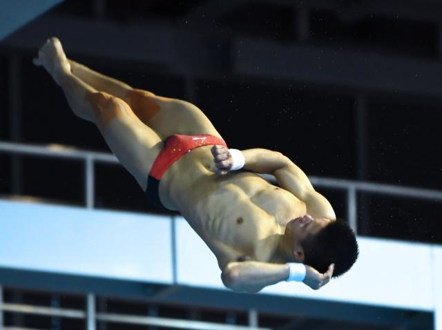 蓝鲸体育官网-世界杯杨健赢10米台冠军 杨昊不稳双保险并不保险