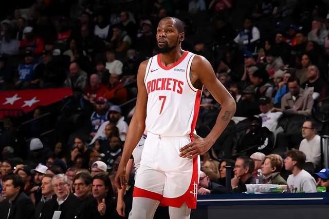 蓝鲸体育-火箭加时惜败76人凸显两点：杜兰特不是詹姆斯，乌度卡需控卫支援