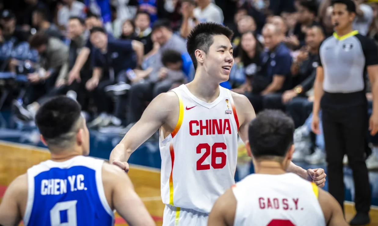 蓝鲸体育直播-朱俊龙伤情更新！没有大碍，2战轰25分13板4助，已成男篮最强锋线